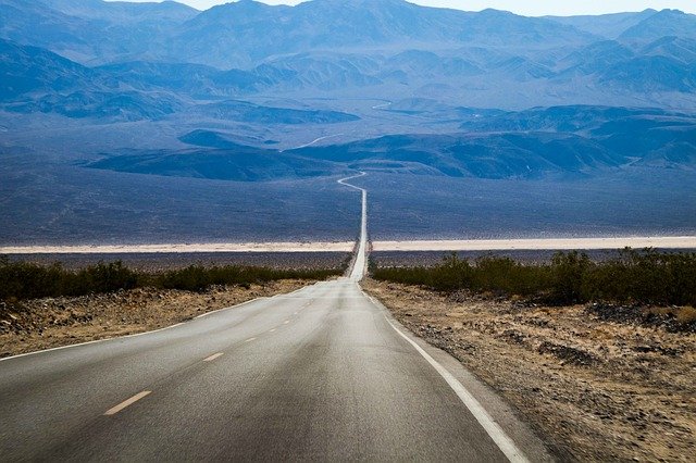 silnice v poušti.jpg